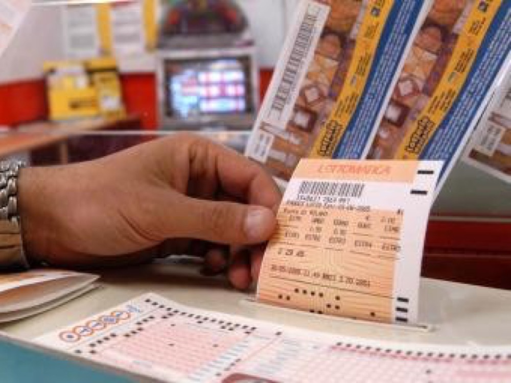 un fortunato giocatore ha vinto 181.250 euro grazie a tre ambi e un terno sulla ruota di Napoli.