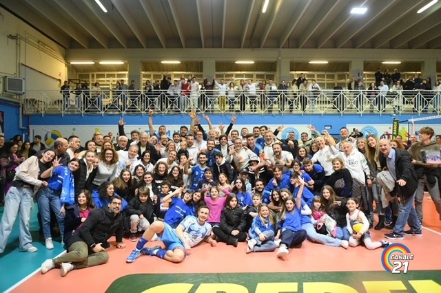 La QuantWare Napoli, non vuole svegliarsi dal sogno, batte anche nel derby campano la Mya Marcianise 3-0(25-22; 25-22;25-20) e continua a credere nella possibilità di salvarsi.