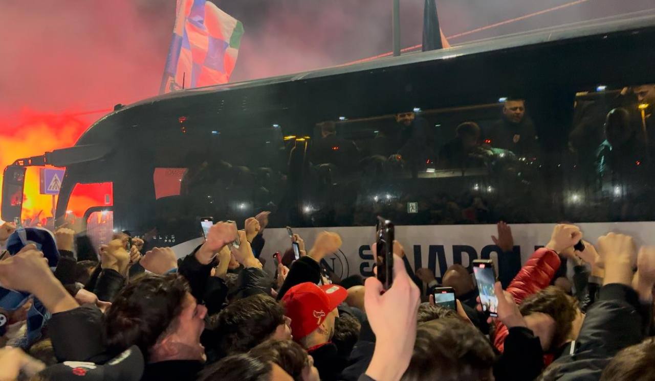 Sul lungomare la sfilata della squadra su 2 bus scoperti
