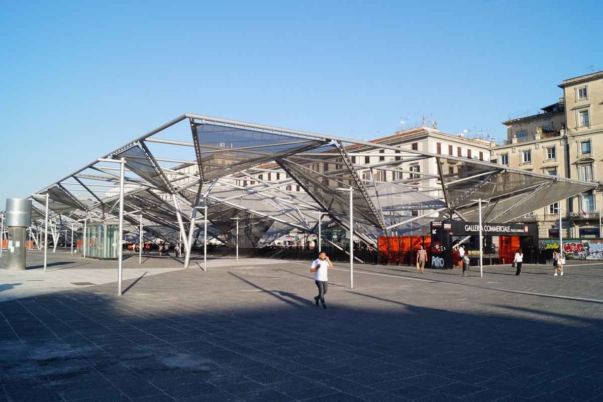 Ferito a coltellate in Piazza Garibaldi