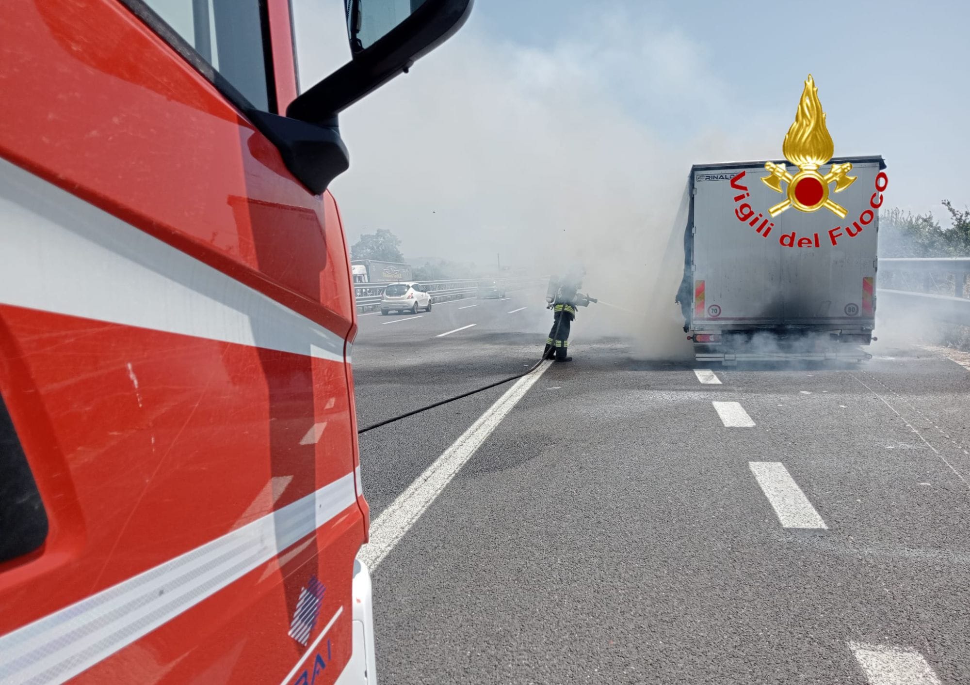 Incendio camion in autostrada A2