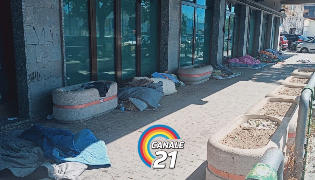 Degrado a Napoli, a due passi dalla sede della Regione di Via Marina