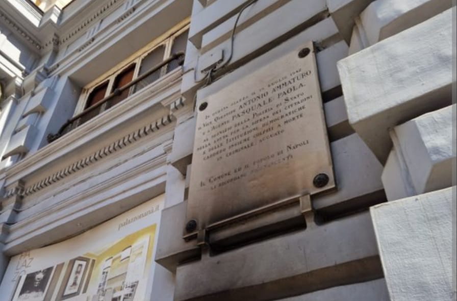 Oltraggio alla targa della vittima Brigate Rosse