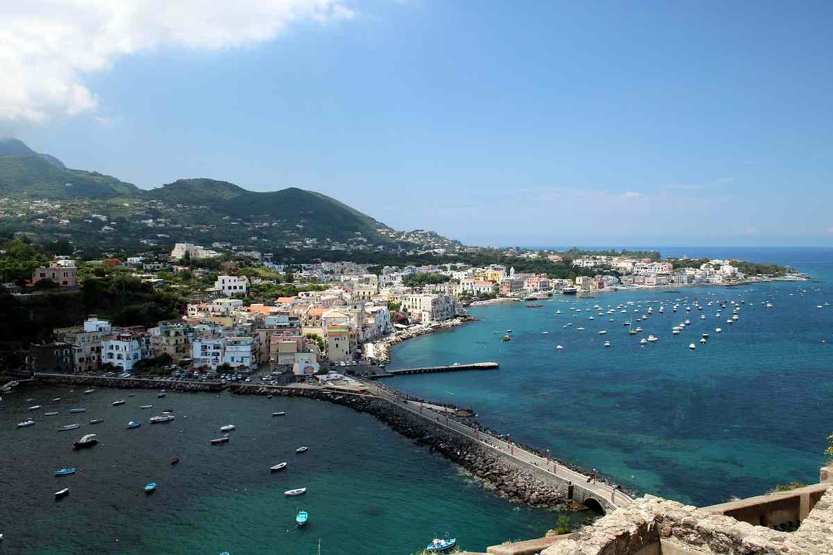 Droga ad Ischia, arrestati due pusher