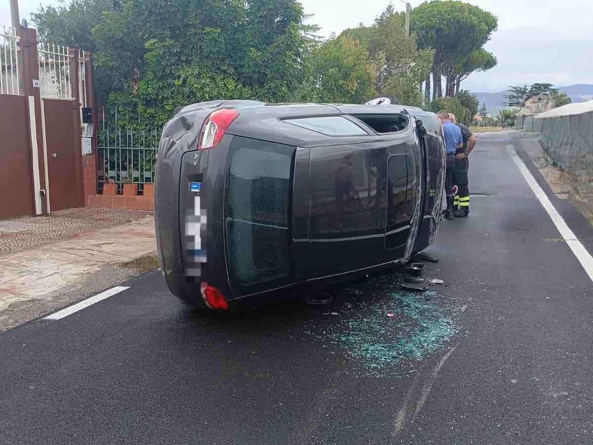 Incidente a Pontecagnano, si ribalta auto: ferito 35enne