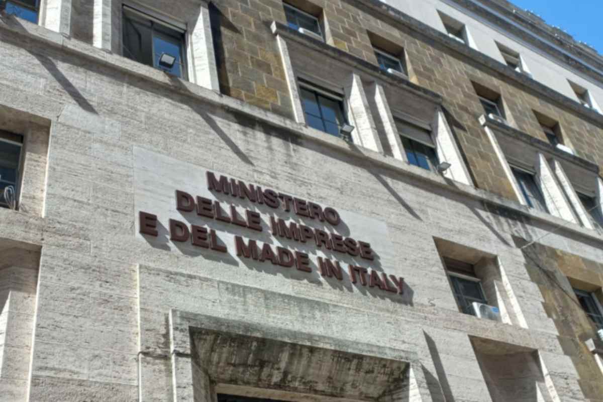 Trasnova, Tavolo al Mimit: la protesta dei lavoratori
