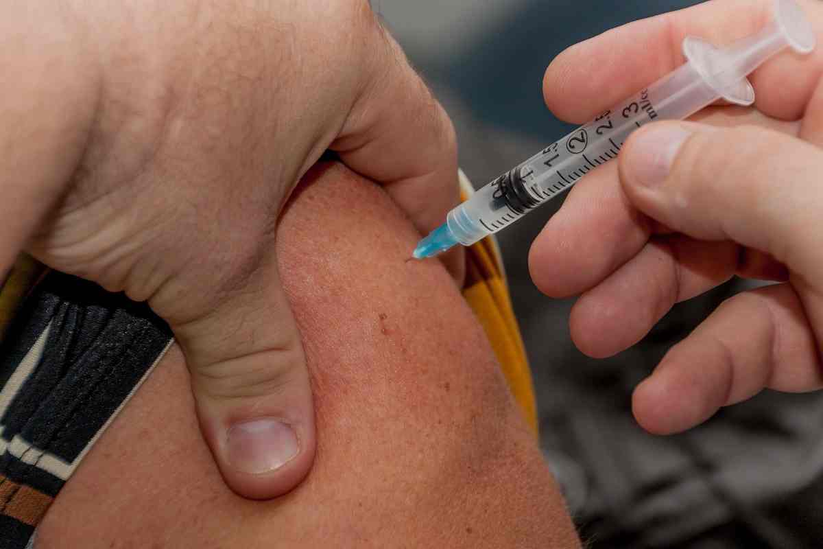 Influenza e Covid, l’appello dei medici a vaccinarsi