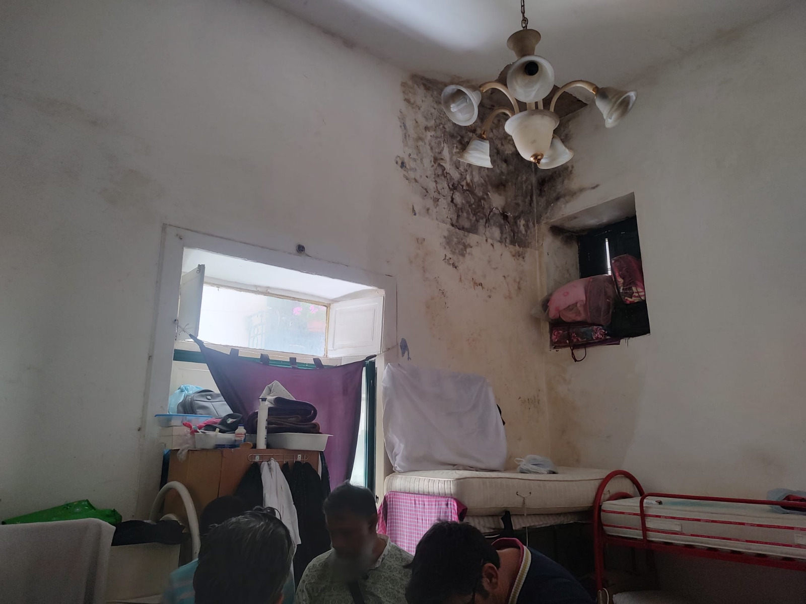 Salerno, controlli in abitazioni di extracomunitari