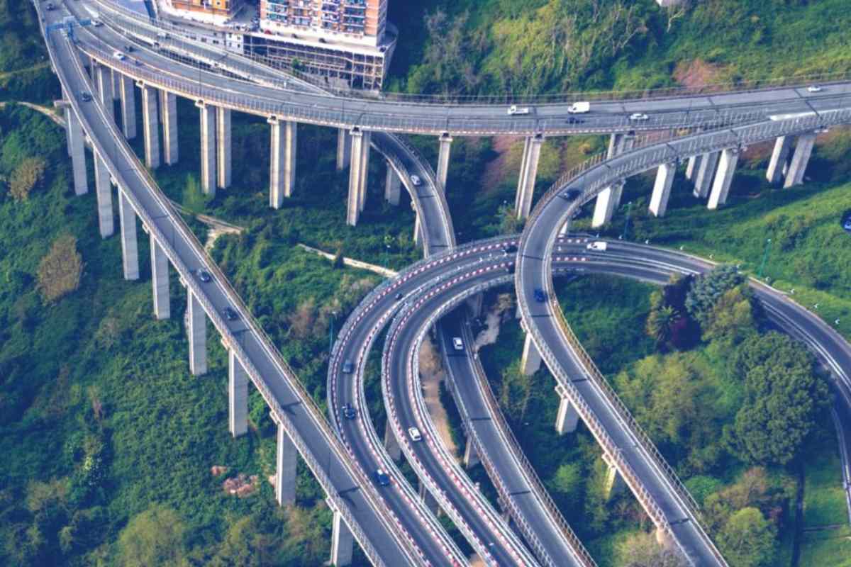 Incidente in Tangenziale a Napoli, in 300 restano fuori al concorso