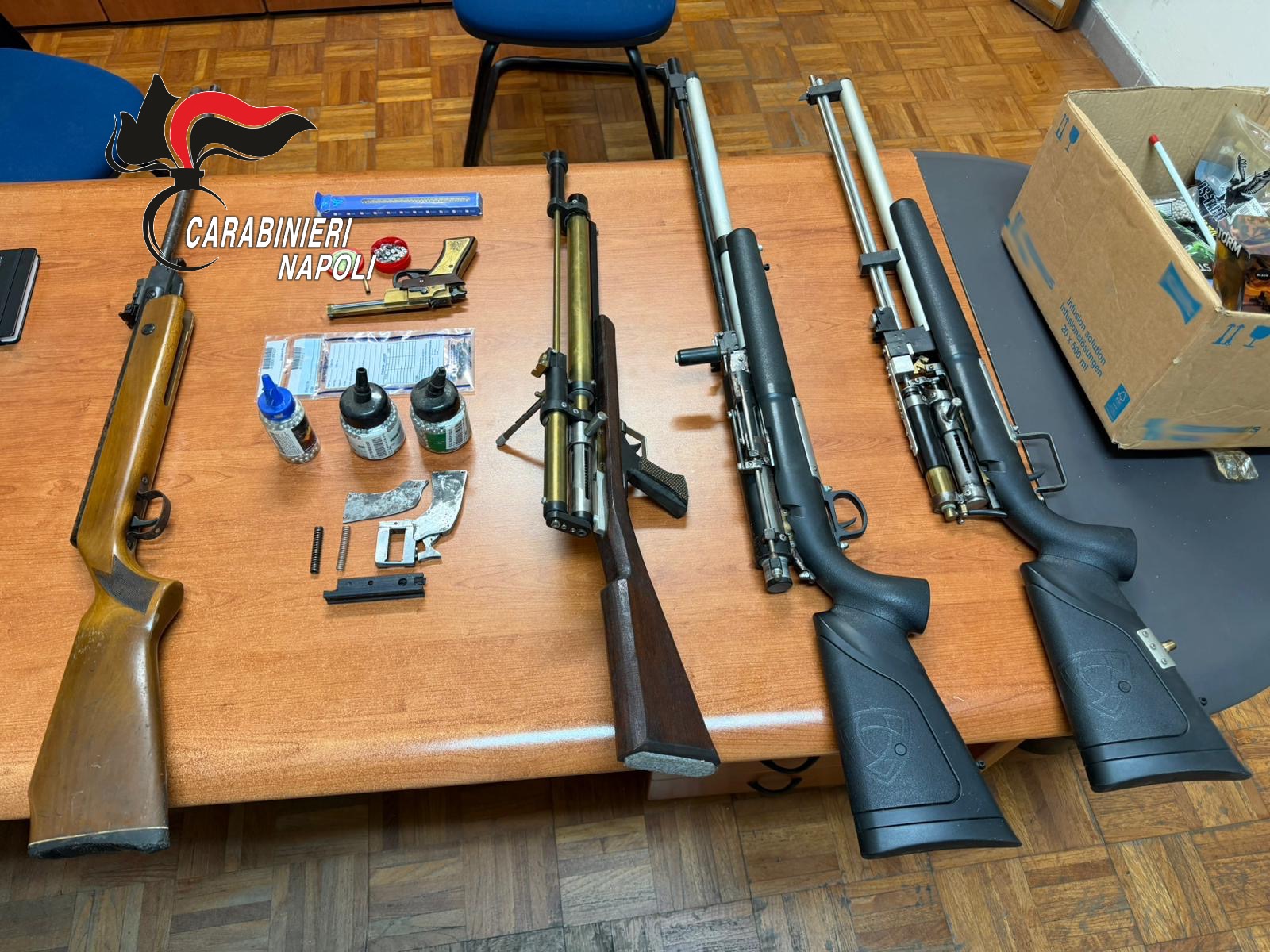 Spara con fucile contro auto in sosta, arrestato