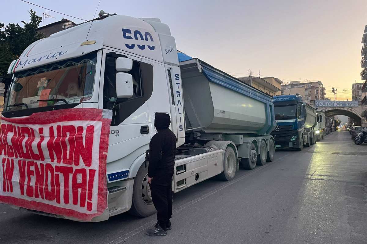 America’s Cup, attivisti di nuovo in strada per fermare camion