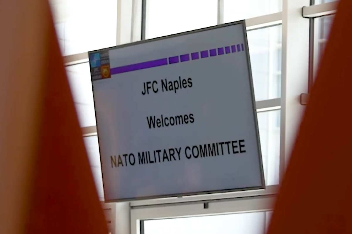 Gli Usa cederanno la guida del Comando Nato di Napoli