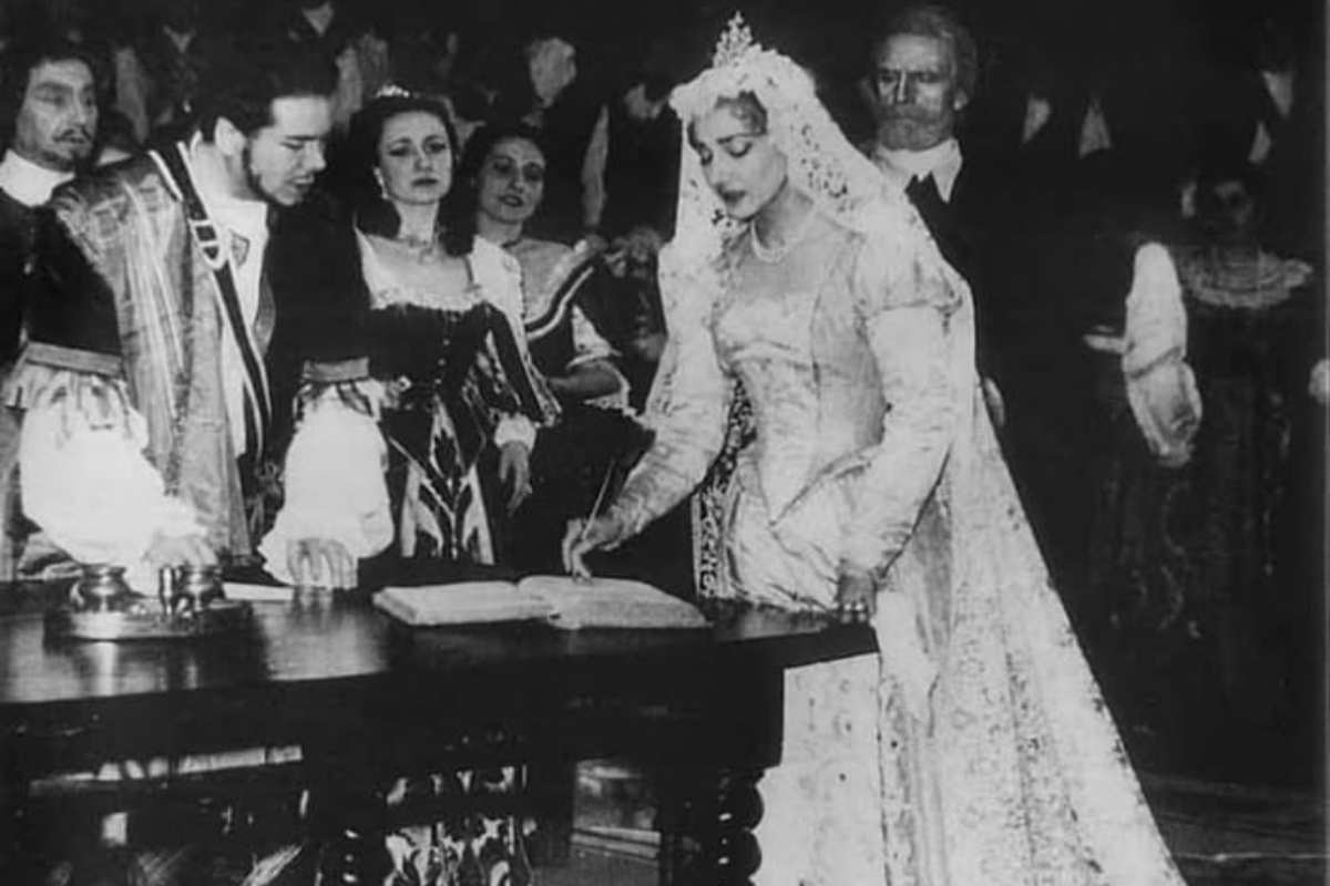 Dal teatro San Carlo: “buon 8 marzo alle donne”