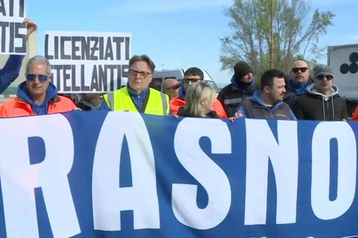 Vertenza Trasnova, azienda ritira i licenziamenti per i 94 lavoratori