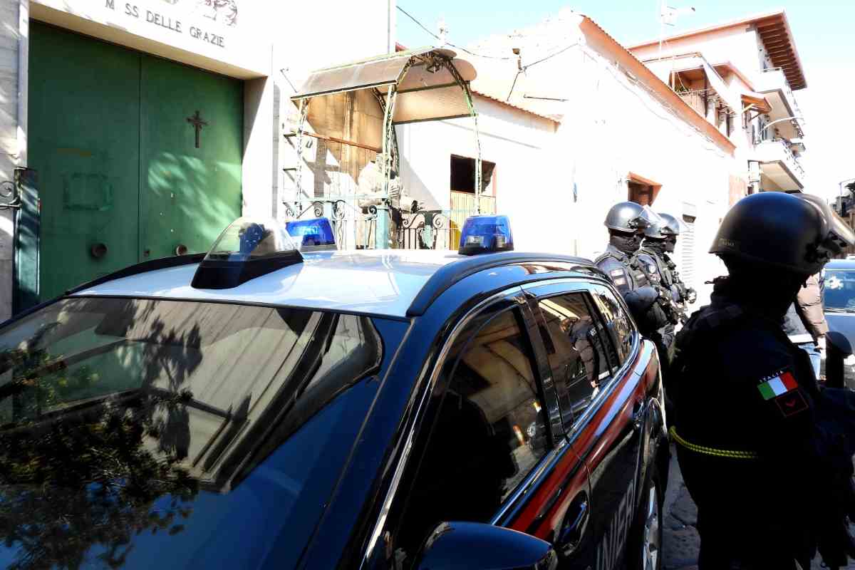 Sgominata banda di pusher legata al clan Di Lauro, 14 arresti dei carabinieri