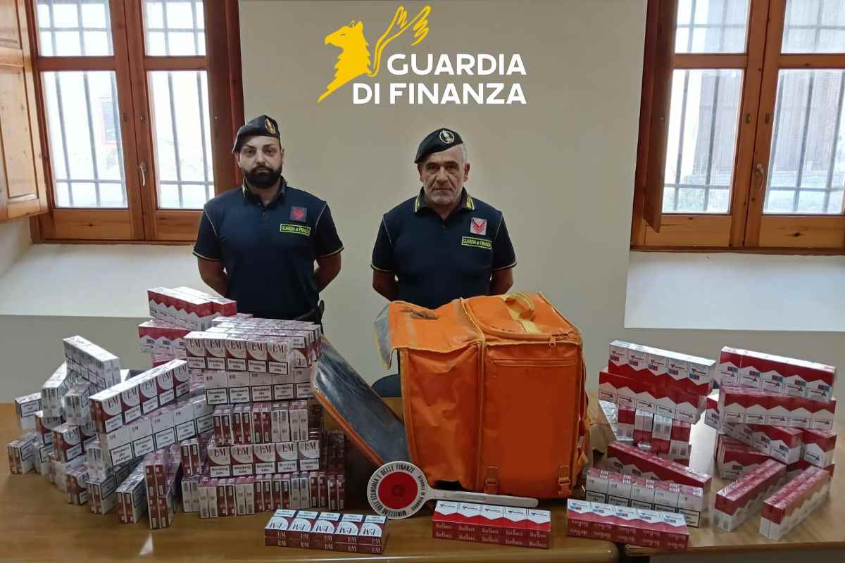 Boscoreale, sigarette di contrabbando insieme alle consegne del food delivery: arrestato
