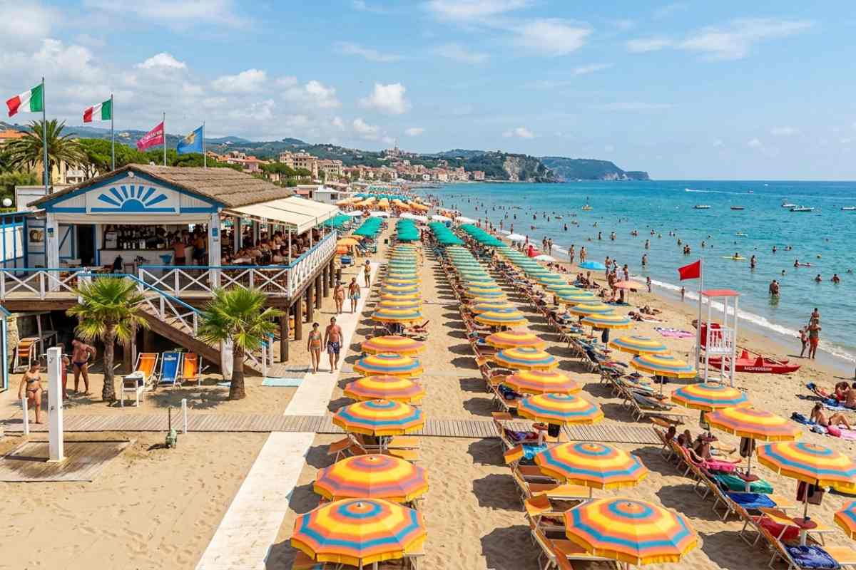Sequestrati lidi abusivi nel napoletano