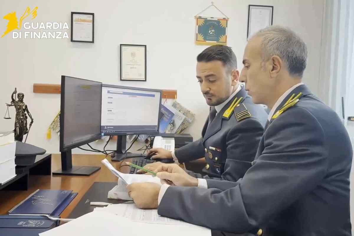 Cancelleria a prezzi bassi grazie alla frode, maxi sequestro da 12,6 milioni nel Napoletano